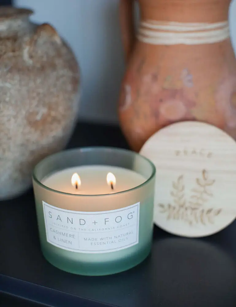 Cashmere & Linen 12 Oz Scented Candle - Image 2